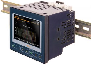 UBN PQ1000 Multifunktionsmessgerät von Berg - Gerät ist auf einer Hutschiene montiert